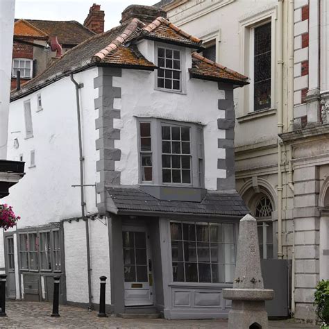 m4ufree crooked house|Crooked House .